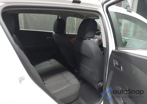 2016 Chevrolet Sonic Lt Auto z USA, uszkodzony, nr VIN 1G1JC6SH1G4171384